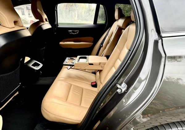 Volvo V60 cena 84400 przebieg: 117890, rok produkcji 2018 z Żukowo małe 781